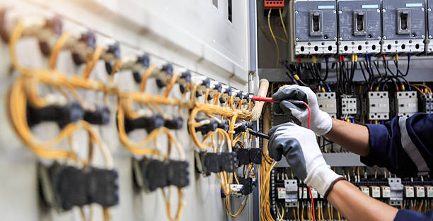 Professional Electrician technician working in Highlandville, MO